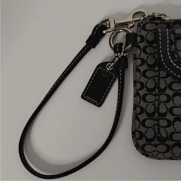 - Coach Wrislet - Picture 7 of 10